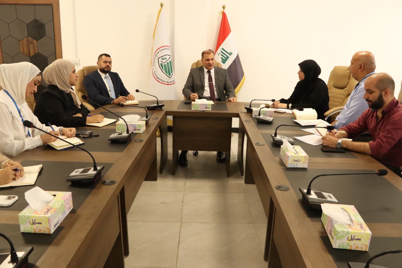 رئيس مجلس شؤون المنافسة ومنع الاحتكار يترأس اجتماعاً مع قسم تكنولوجيا المعلومات والاتصالات لمتابعة إجراءات التحول الرقمي وآليات التعاون التقني وتعزيز أدوات التوعية