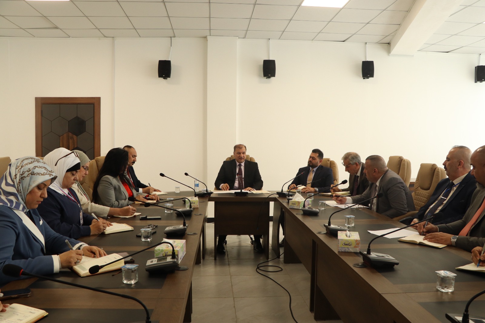 رئيس مجلس شؤون المنافسة ومنع الاحتكار يترأس اجتماع المديريات والأقسام لمتابعة سير العمل والاطلاع على مستوى الإنجاز في الملفات الجارية