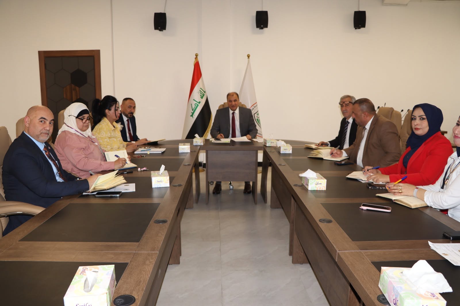 رئيس مجلس شؤون المنافسة ومنع الاحتكار يترأس اجتماعاً مع مدراء المديريات ورؤساء الأقسام لمتابعة تنفيذ توجيهات تبسيط الإجراءات والخدمات الحكومية